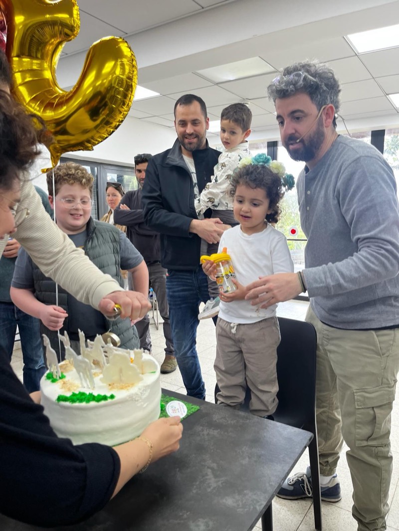 טקס עוגת יום הולדת גיל 3 עם ילדים והורים - חגיגה משפחתית